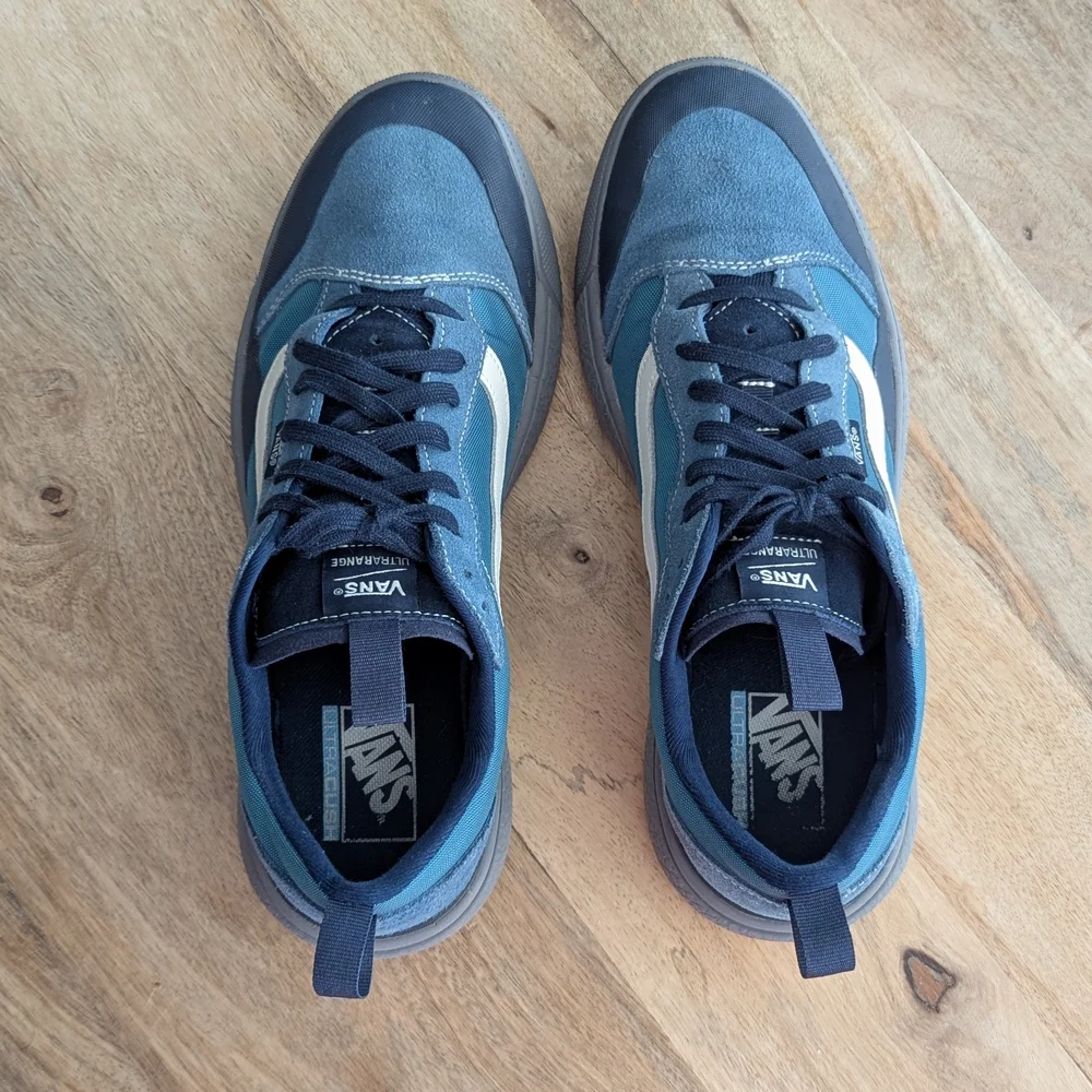 Vans Men's Blue and White Ultra Range Ultra Cush Sneakers - Picture 4 of 10